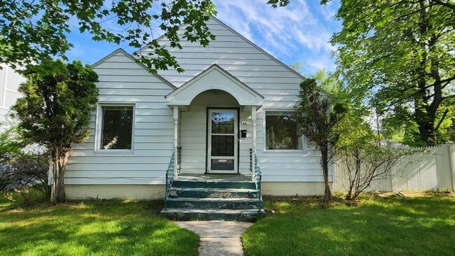 Building Photo - Beautiful University Area Home