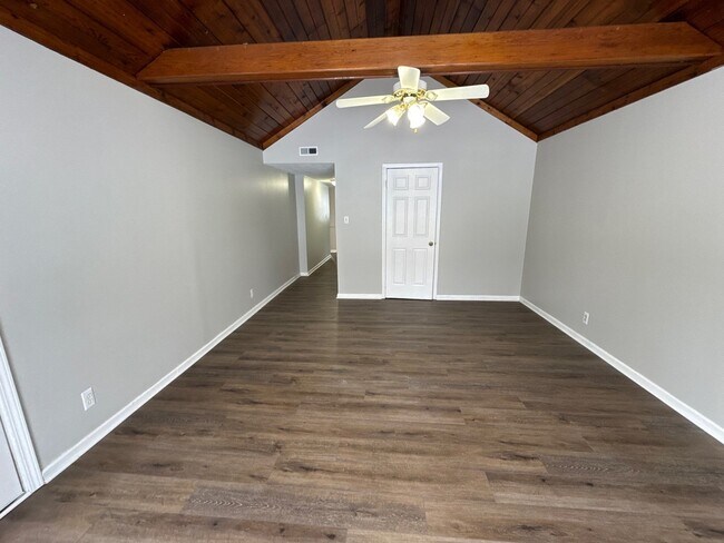 Building Photo - 338 N Skyline Dr