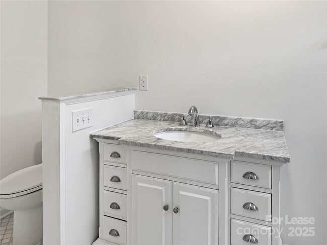 Building Photo - 8509 Golf Ridge Dr