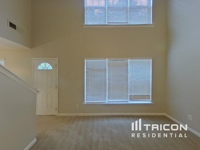 Building Photo - 9521 Lakeview Rd