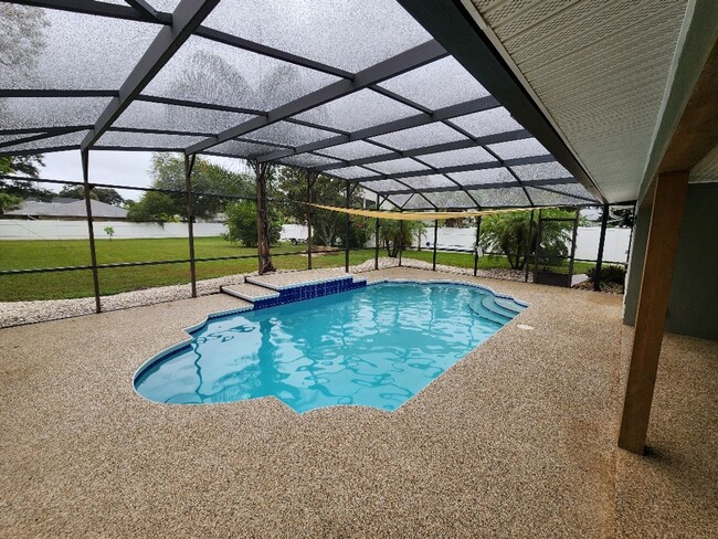 Building Photo - Gorgeous Riverfront 3/3 Saltwater Pool Hom...