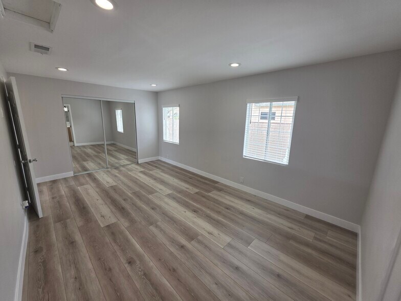 Building Photo - 10303 Arminta St