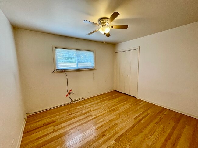 Building Photo - 4825 Sherwin Ave