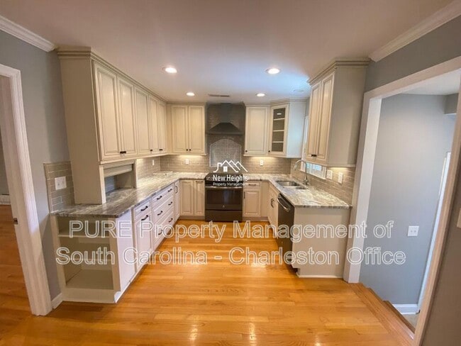 Building Photo - 14 Lampton Rd