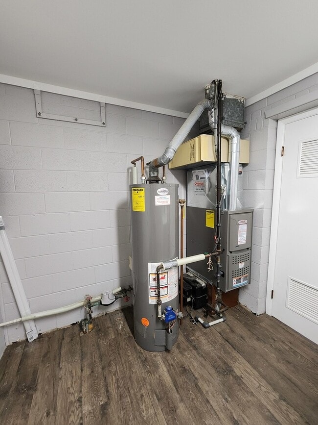 Building Photo - 123 Brewster Ct