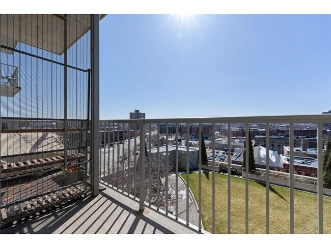 Building Photo - 929 Portland Ave