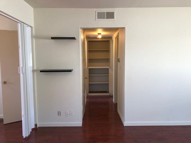 Building Photo - 872 Gallatin Dr