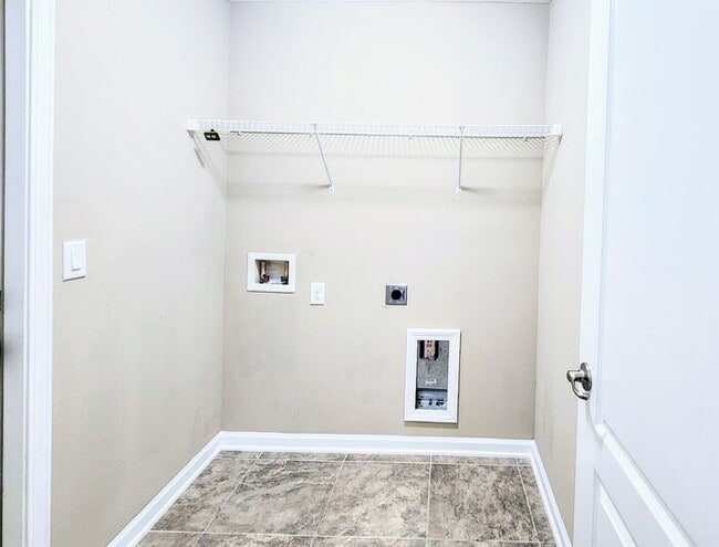 Building Photo - Charming 4-Bedroom Home in Middleburg with...