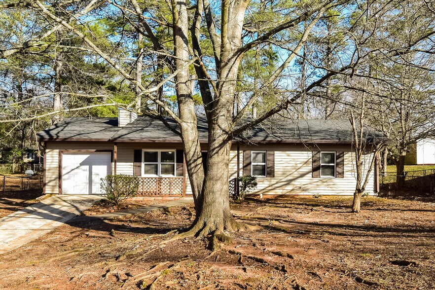 Primary Photo - 113 Adrian Dr