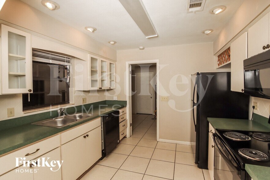 Building Photo - 988 Cardon Dr