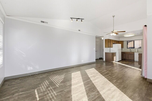 Building Photo - 161 W 950 S