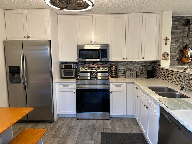 Building Photo - 1728 Shoreside Cir