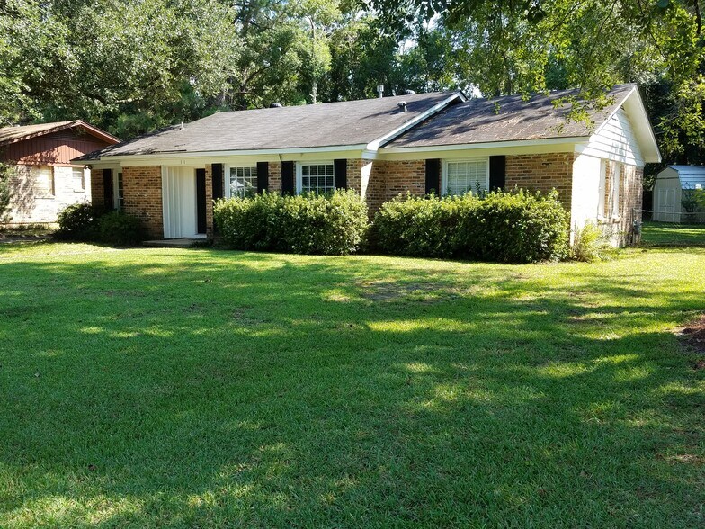 Primary Photo - 111 Maury Dr
