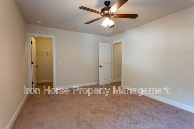 Building Photo - 232 Towns Walk Dr