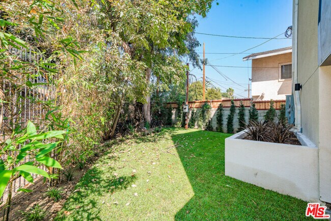 Building Photo - 739 Mariposa Ave