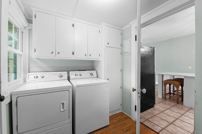 Building Photo - 351 N 8th St