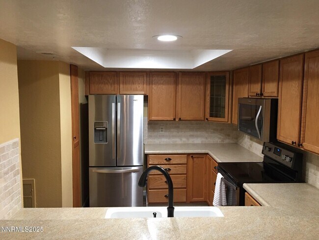 Building Photo - 986 Holman Way