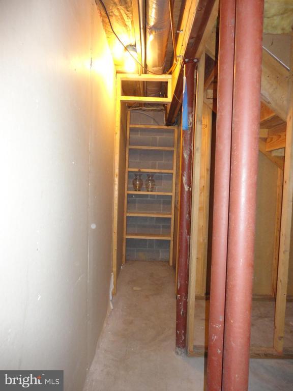 Building Photo - 814 Rustic Ln