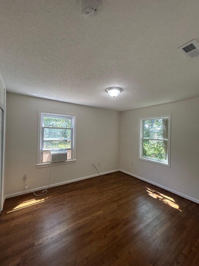 Building Photo - Belcrest