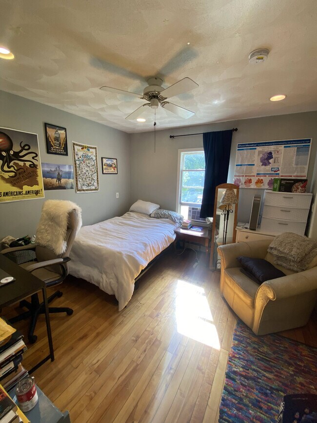 Building Photo - 120 Windsor Rd