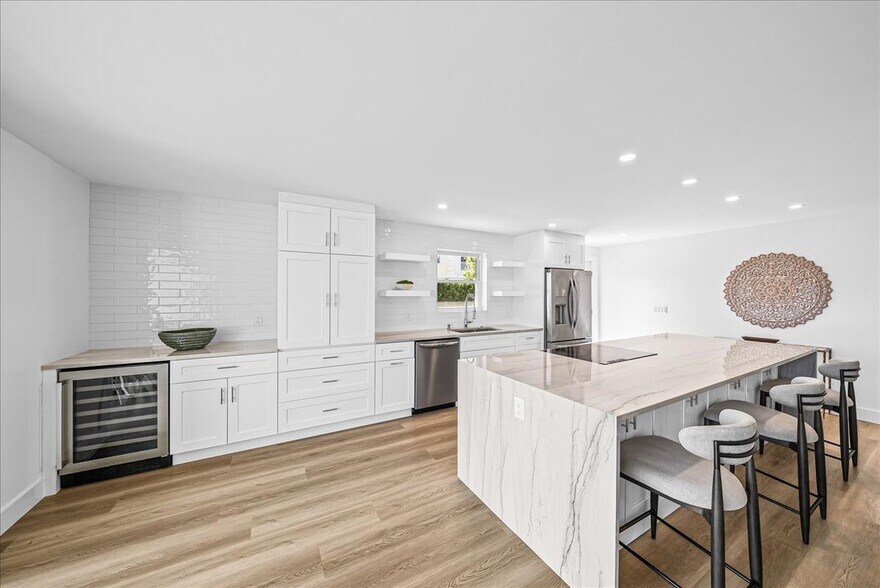 Building Photo - 1910 Gulf Shore Blvd N