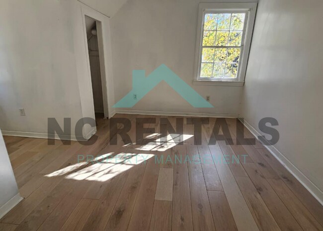 Building Photo - 1006 Panola St