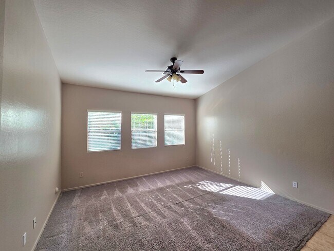 Building Photo - Beautiful 4 Bed/2 Bath in Goodyear!