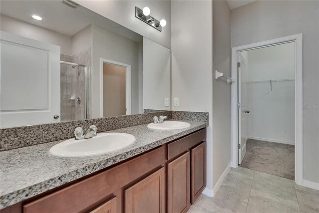 Building Photo - 7325 Parkshore Dr