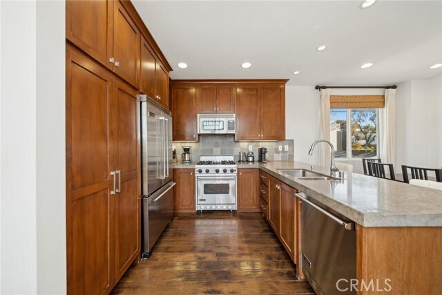 Building Photo - 417 Poinsettia Ave