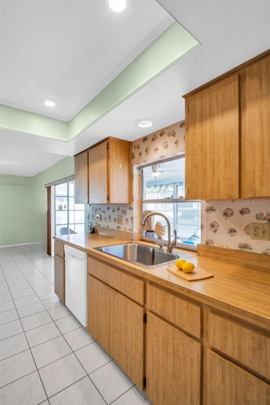 Building Photo - 2967 Macalpin Dr N
