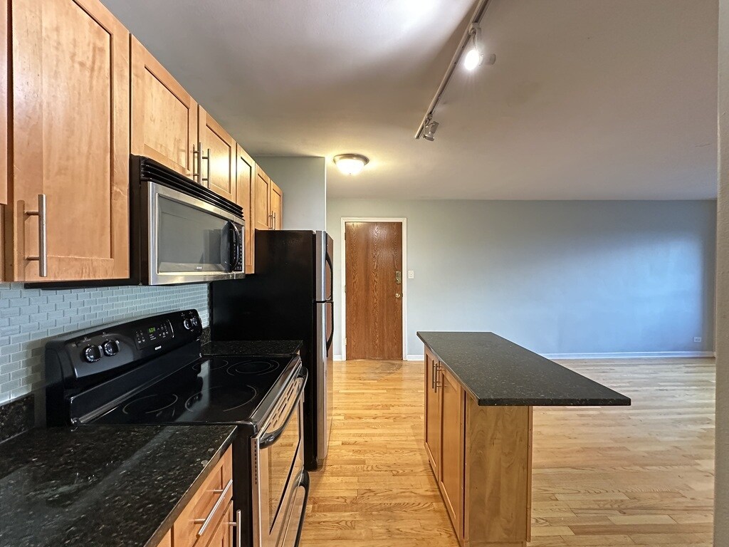 Building Photo - 4180 N Marine Dr