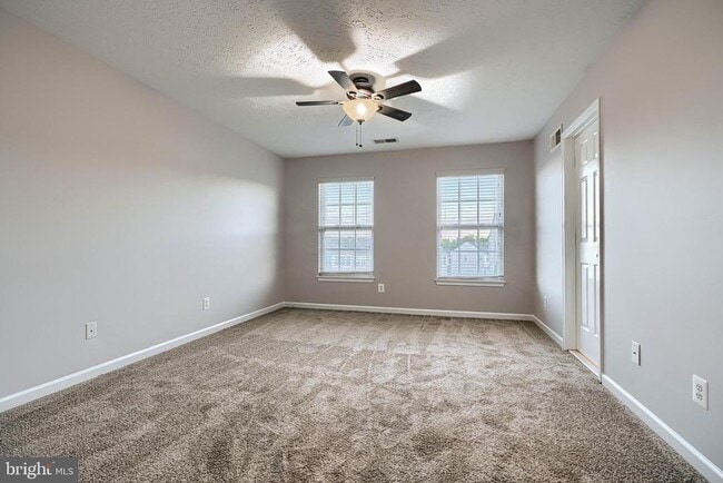 Building Photo - 736 Wineberry Way