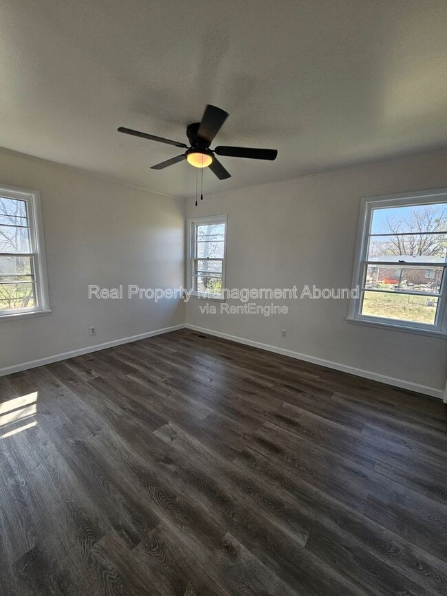 Building Photo - 1030 N Hickory Ave