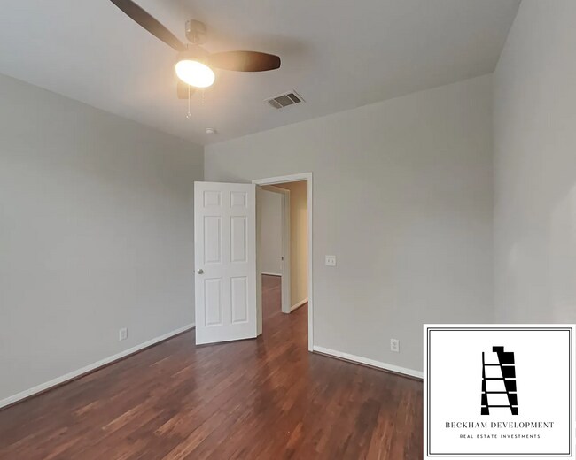 Bedroom - 2418 Allred Dr