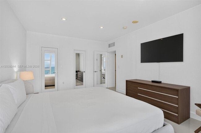 Building Photo - 10275 Collins Ave