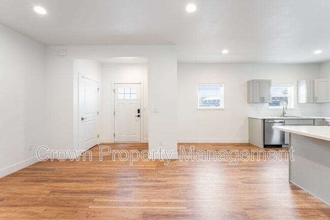 Building Photo - 68 Legend Trail