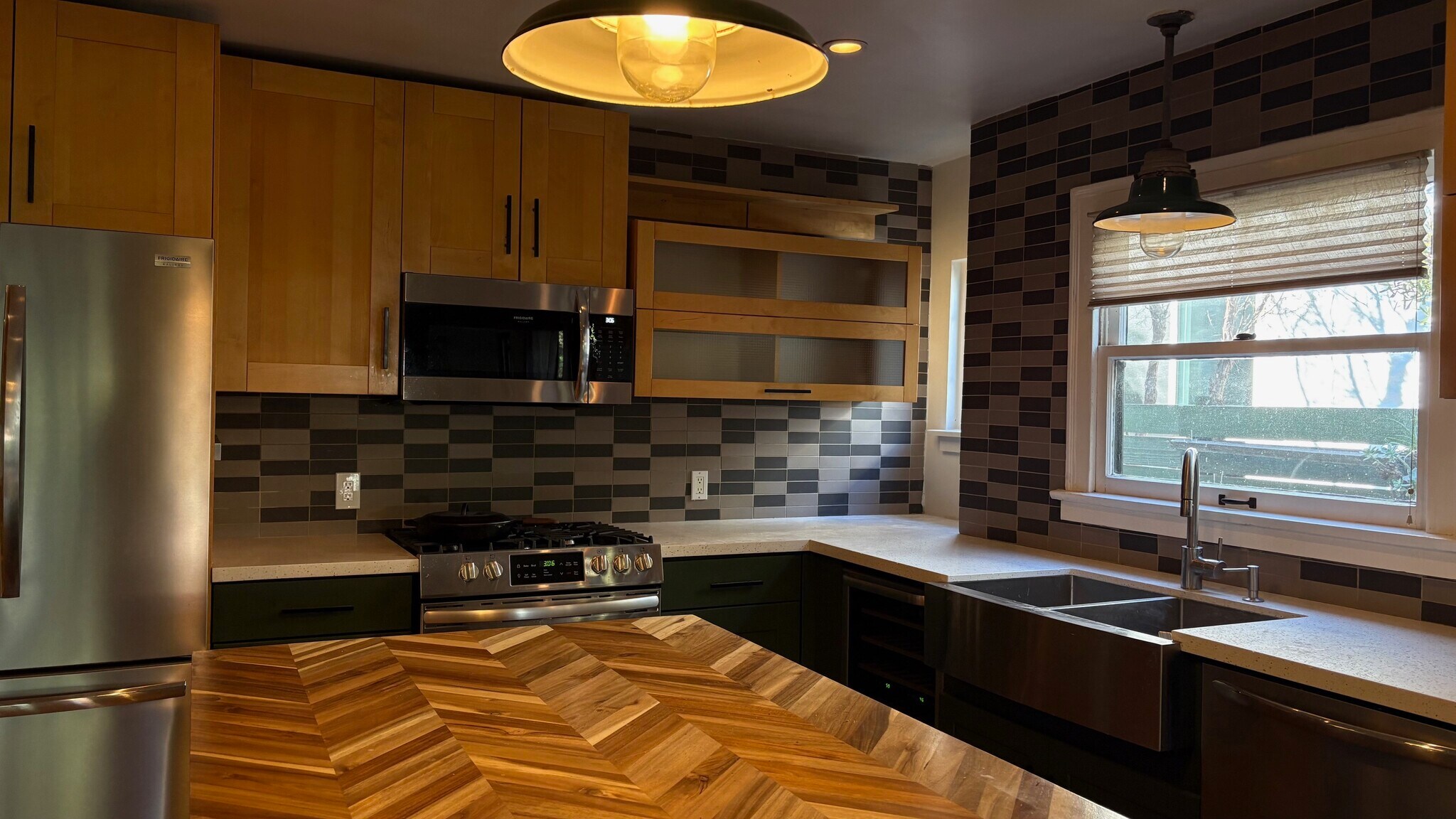 Building Photo - 851 N Ogden Dr