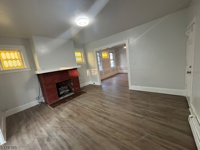Building Photo - 49 Monticello Ave