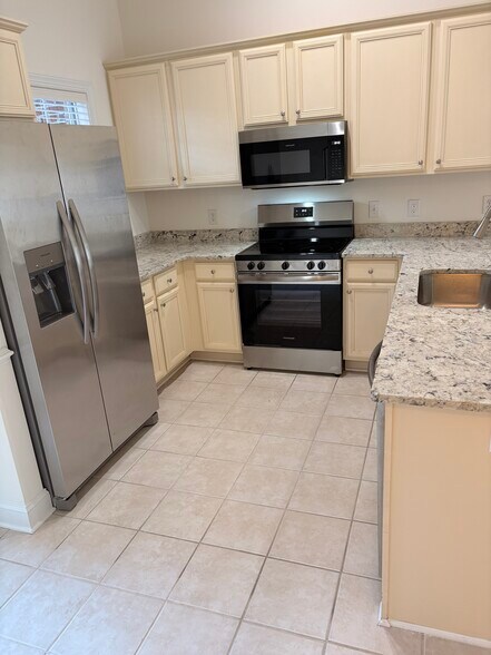Building Photo - 428 Lightning Whelk Way