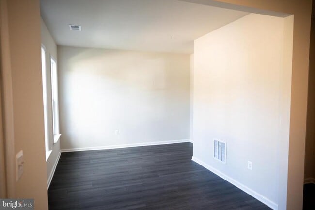 Building Photo - 238 Mainstream Dr
