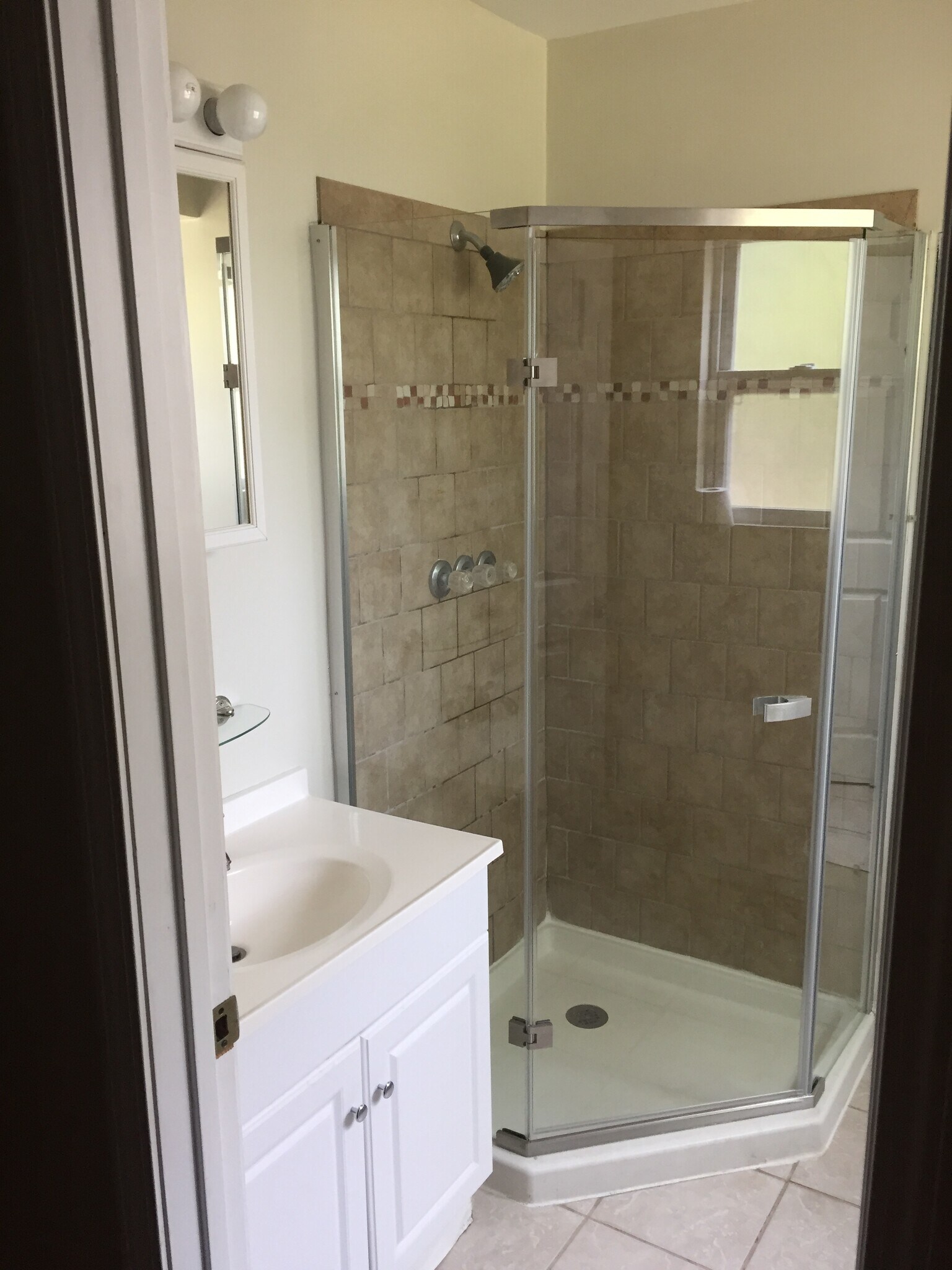 Building Photo - 3719 Clearview Dr