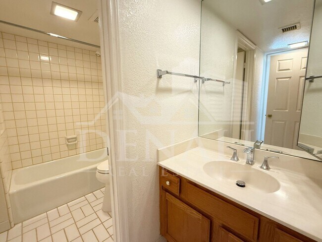 Building Photo - 15076 N Escondido Dr