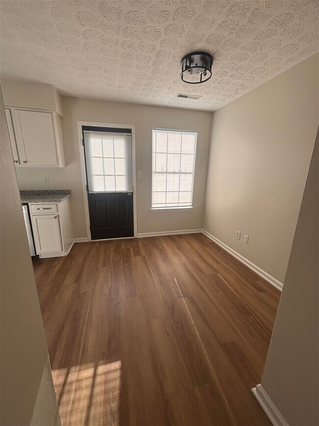 Building Photo - 959 Potter Ave