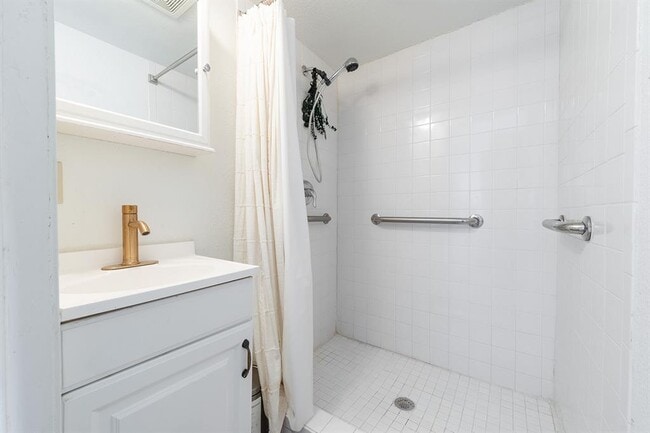 Building Photo - 722 Decker Prairie Dr