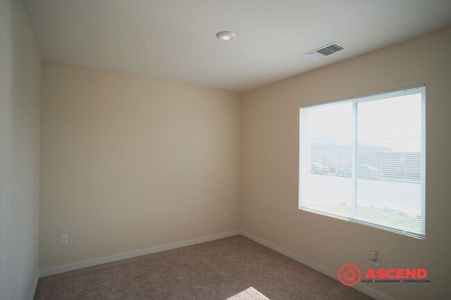 Building Photo - Brand New 3 Bedroom Home!