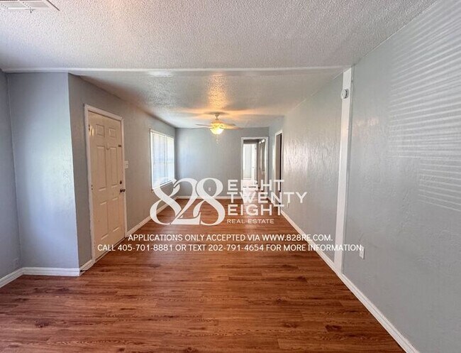 Building Photo - 1/2 OFF 1ST MONTH'S RENT! 3 Bed/1 Bath Single Family Home Available Now! Within 5 miles of TAFB!