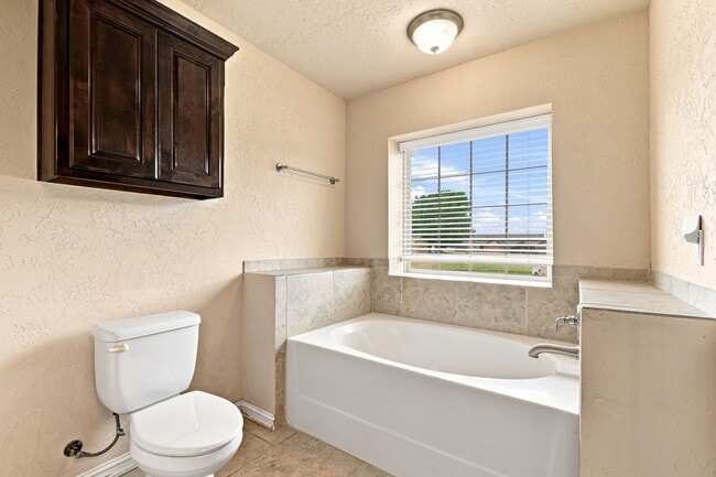Building Photo - 10724 Masters Cir