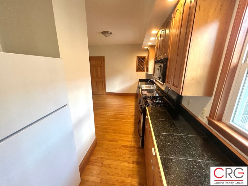 Building Photo - 18 Wellington Rd