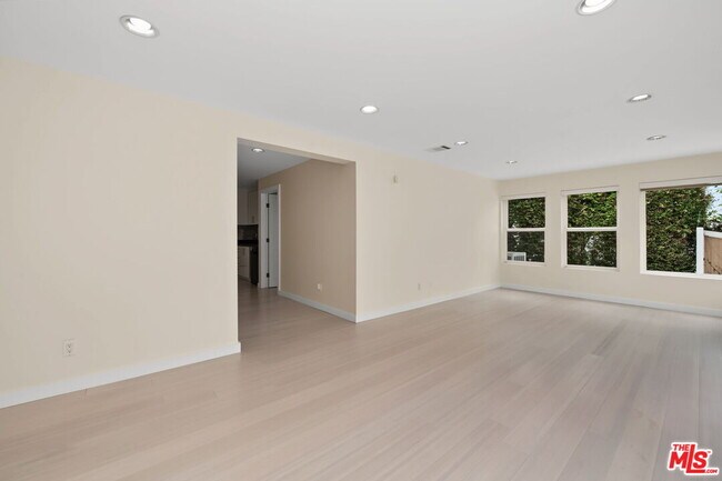 Building Photo - 175 Barlock Ave
