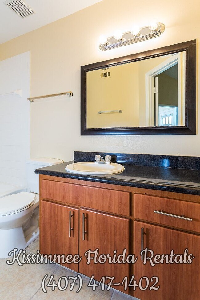 Building Photo - Beautiful two (2) bedrooms and two (2) bat...